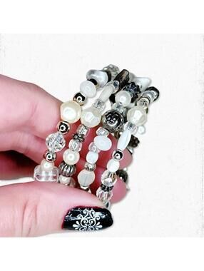 5977gc. Memory Wire Plastic Bracelet